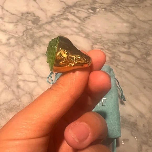 New in box Tagliamonte cameo ring size 7 - Picture 3 of 5